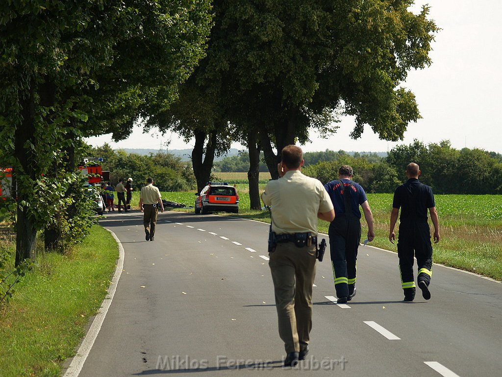 Schwerer VU 1 Toter Koeln Porz Wahn Zuendorf Wahnerstr P127.JPG